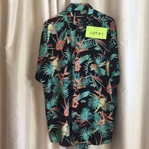 MOLOKAI SURF CO. Tropical shirt in size XL